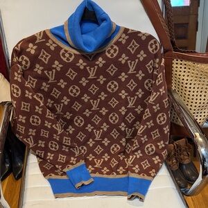 VINTAGE UNIQUE LOUIS VITTON TURTLENECK SOFT BUTTERY SWEATER/POLYESTER BLEND S/M
